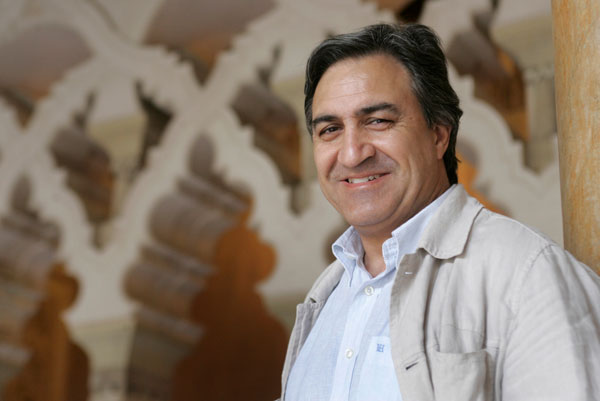 Jose-Luis-Corral--coautor-de-El-trono-maldito--con-Antonio-Pineiro-.jpg