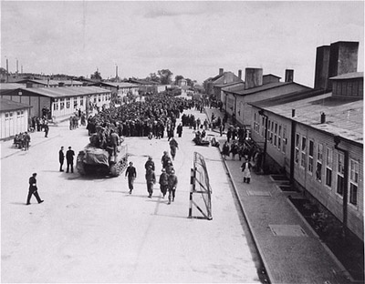 http://www.elmasino.com/322/fotos/mauthausen2.jpg