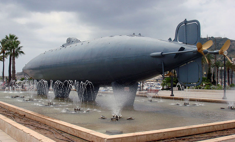 1024px-Peral_Submarine_Cartagena,ES_2007.jpg
