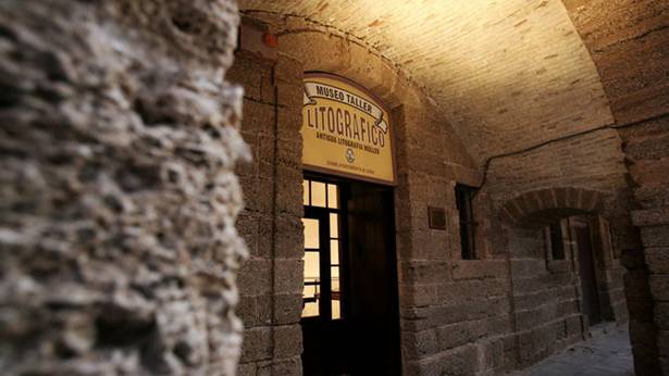 Puerta-Museo-Litografico-Puertas-Tierra_1099100302_63968921_667x375.jpg