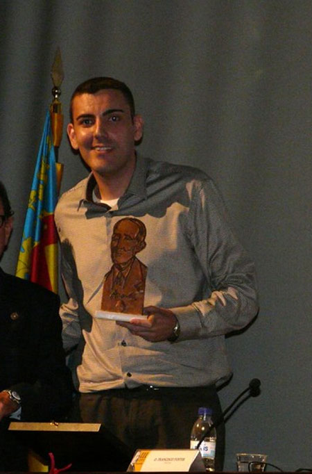 Foto-con-busto-Azorn.jpg