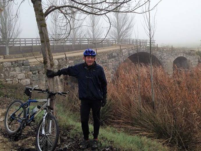MD_Ciclista junto al Esgueva.jpg