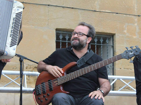 alfonso-urben-bajista-de-ix.jpg