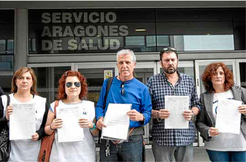 marea-blanca-antes-de-la-entraga-de-firmas-en-la-consejeria-sobre-el-acelerador-del-hcu.jpg