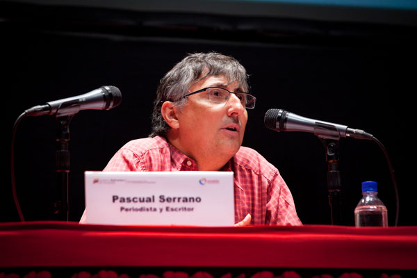 pascual-serrano-en-foro-teatro-principal.jpg