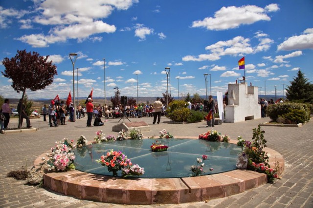 22 HOMENAJE-POZOS-CAUDE-M_-A_-Capapé-221-01-de-mayo-de-2014.jpg