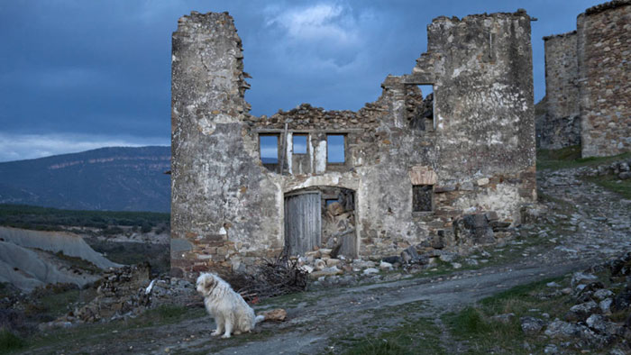 casa-cantn-esco.jpg